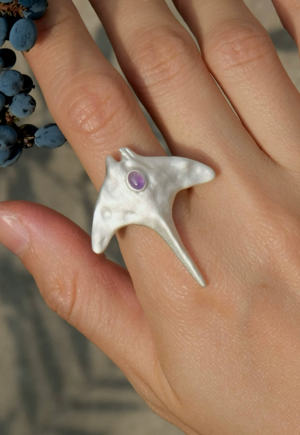 Manta Spirit Amethyst Silver Signet Ring
